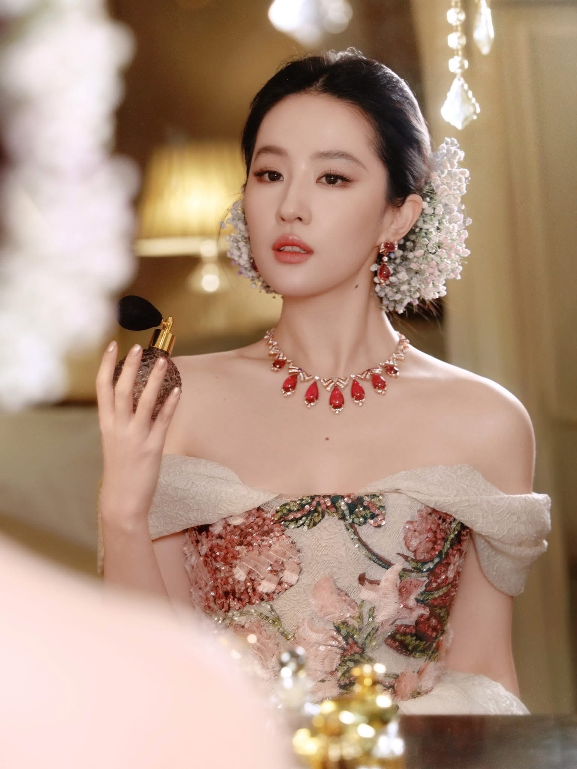 Vẻ trong trẻo của Lưu Diệc Phi tuổi 16 gây sốt, xứng danh mỹ nhân Hoa ngữ - 12 Vẻ trong trẻo của Lưu Diệc Phi tuổi 16 gây sốt, xứng danh mỹ nhân Hoa ngữ - 12