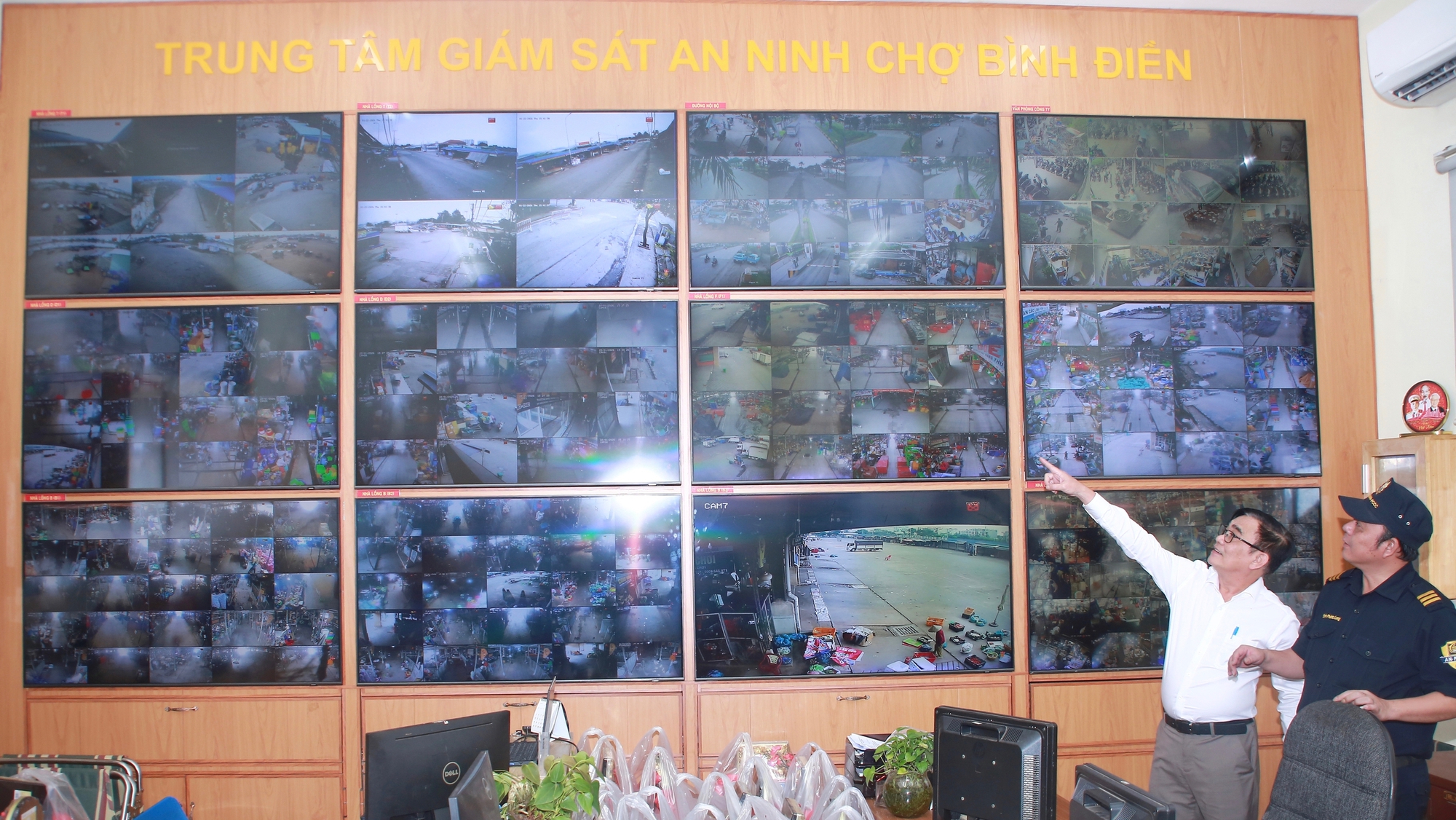 Sẵn sàng trấn áp tội phạm, xử lý buôn bán tự phát tại chợ đầu mối lớn nhất cả nước - Ảnh 2.