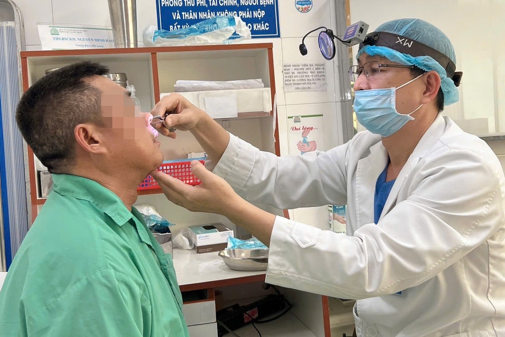 TPHCM: Bệnh nhân từ chối phẫu thuật, đòi về vì “lồi mắt sao lại mổ xoang” - 3