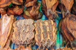 Cách bảo quản cá khô được lâu mà không bị mốc, ngày mưa bão tiện dùng