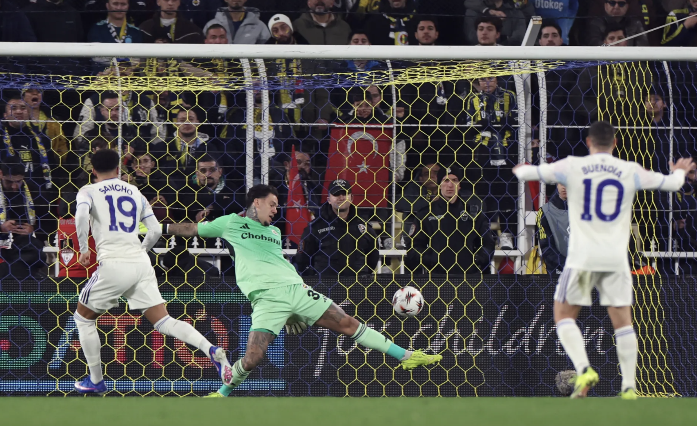 Cựu sao Man United bùng nổ, Aston Villa giành vé trực tiếp vòng 1/8 Europa League 3 Cựu sao Man United bùng nổ, Aston Villa giành vé trực tiếp vòng 1/8 Europa League - Ảnh 3.