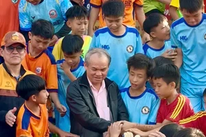 Lạ lùng bầu Đức lại muốn mất tiền tỉ