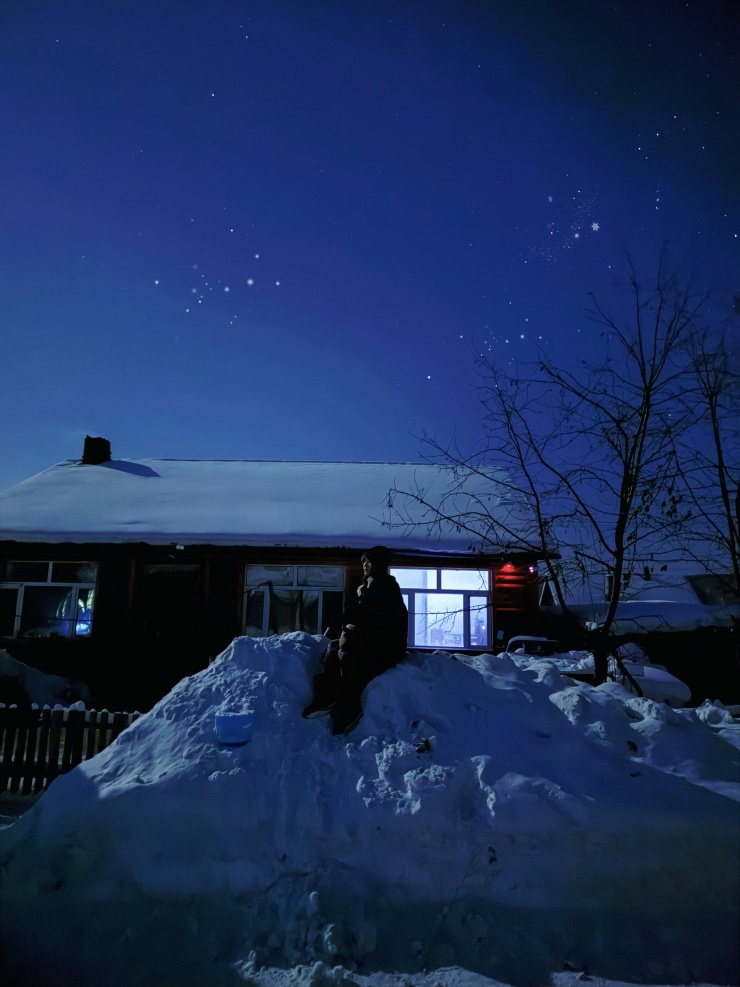 Khung cảnh ngôi làng về đêm