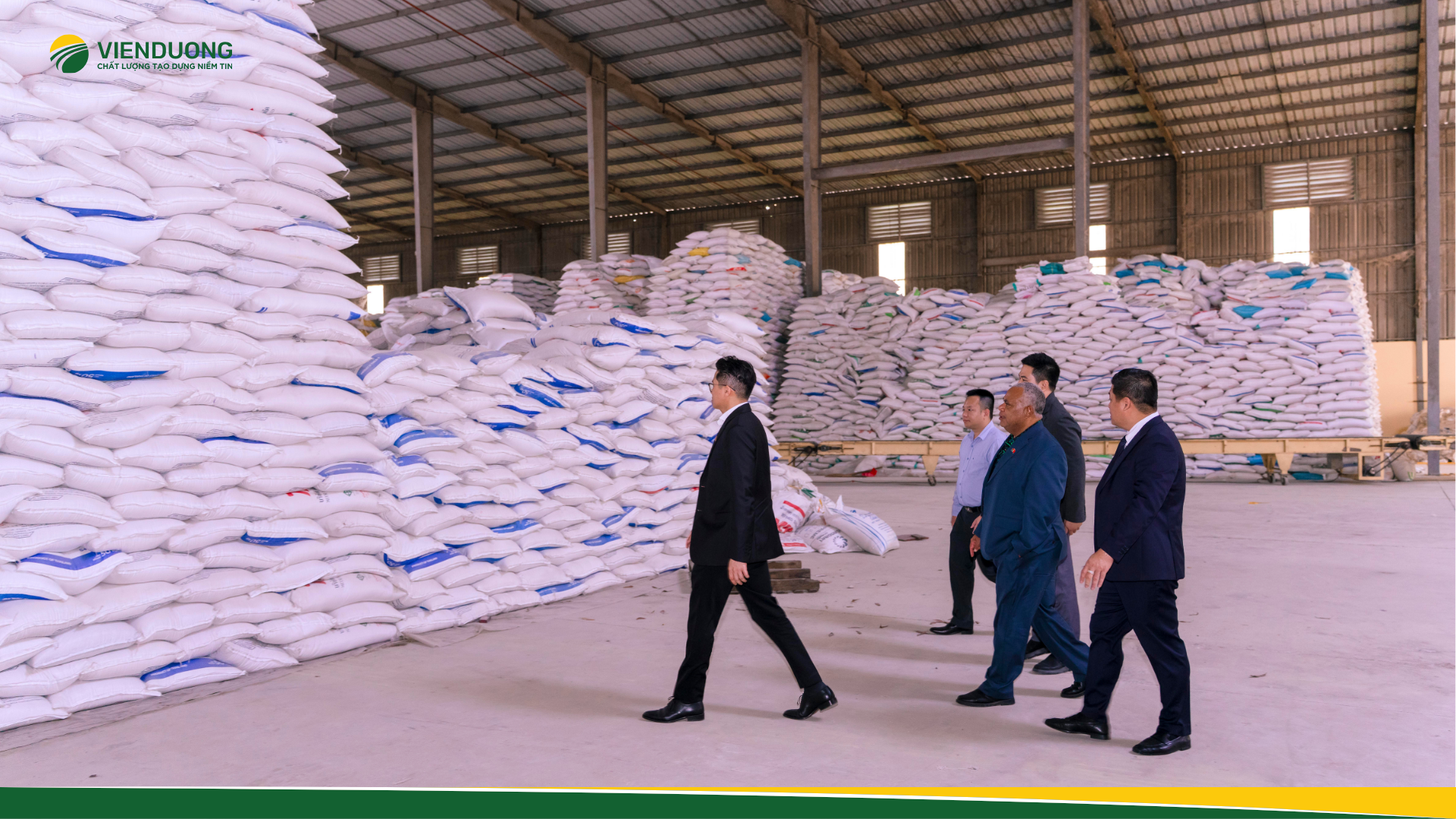 Thủ tướng Cộng hòa Vanuatu Jotham Napat tham quan nhà máy gạo xuất khẩu Viễn Dương

- Ảnh 2.