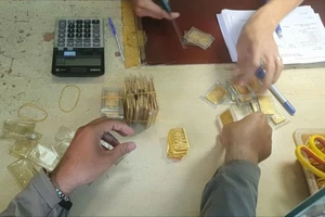 Vì sao giá vàng miếng SJC 'chợ đen' lùi về sát giá thực?