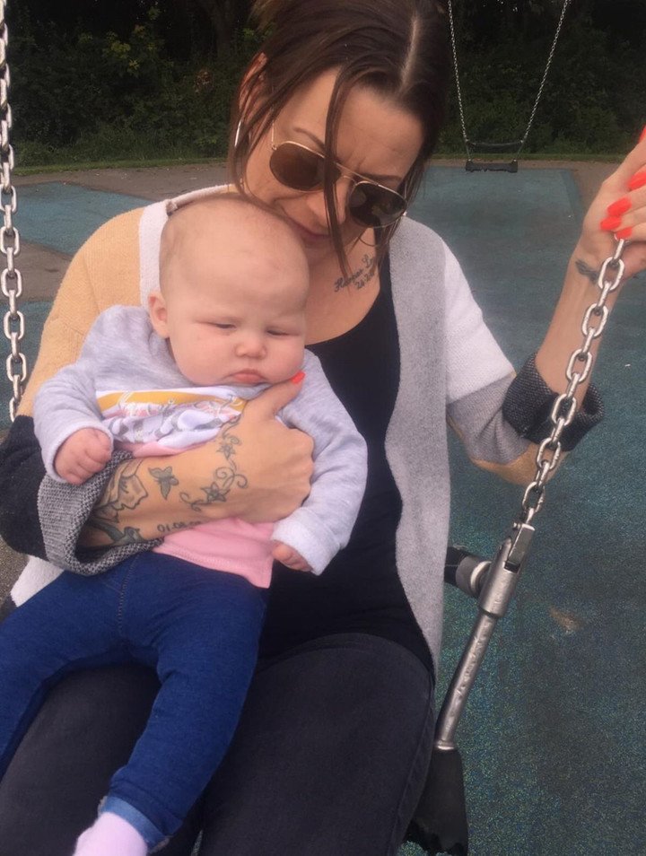 Nuốt viên pin cúc áo, bé gái 2 tuổi thủng động mạch chủ, chết thương tâm 4 Stacy chụp ảnh cùng Harper-Lee.