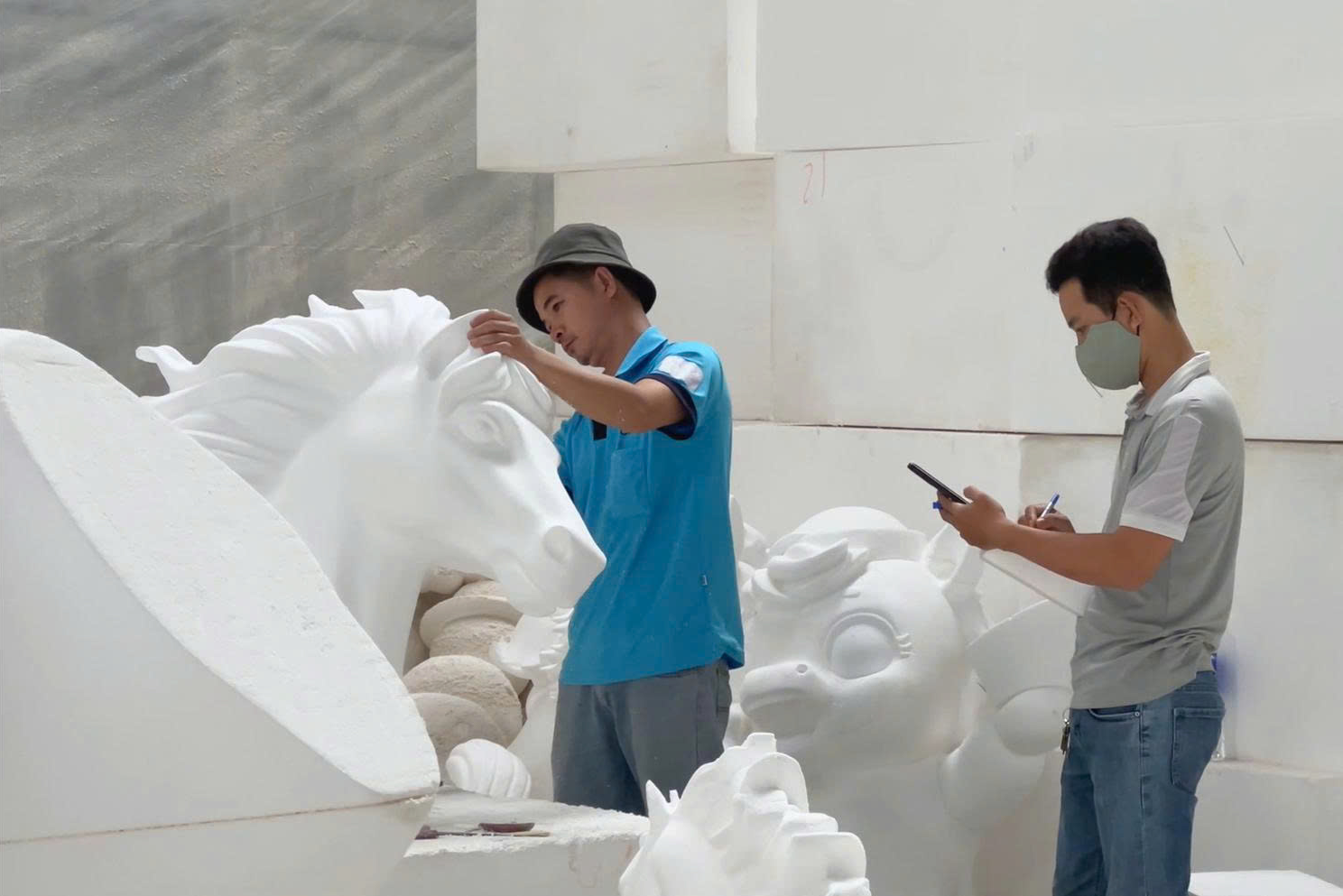 Lộ diện những linh vật ngựa đầu tiên của đường hoa Nguyễn Huệ Tết Bính Ngọ 2026- Ảnh 4.