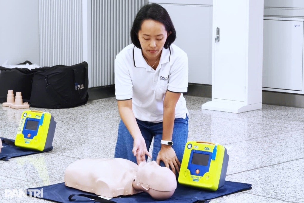 Sẵn sàng xử lý tình huống khẩn cấp, ngừng tim đột ngột tại Metro số 1 - 3