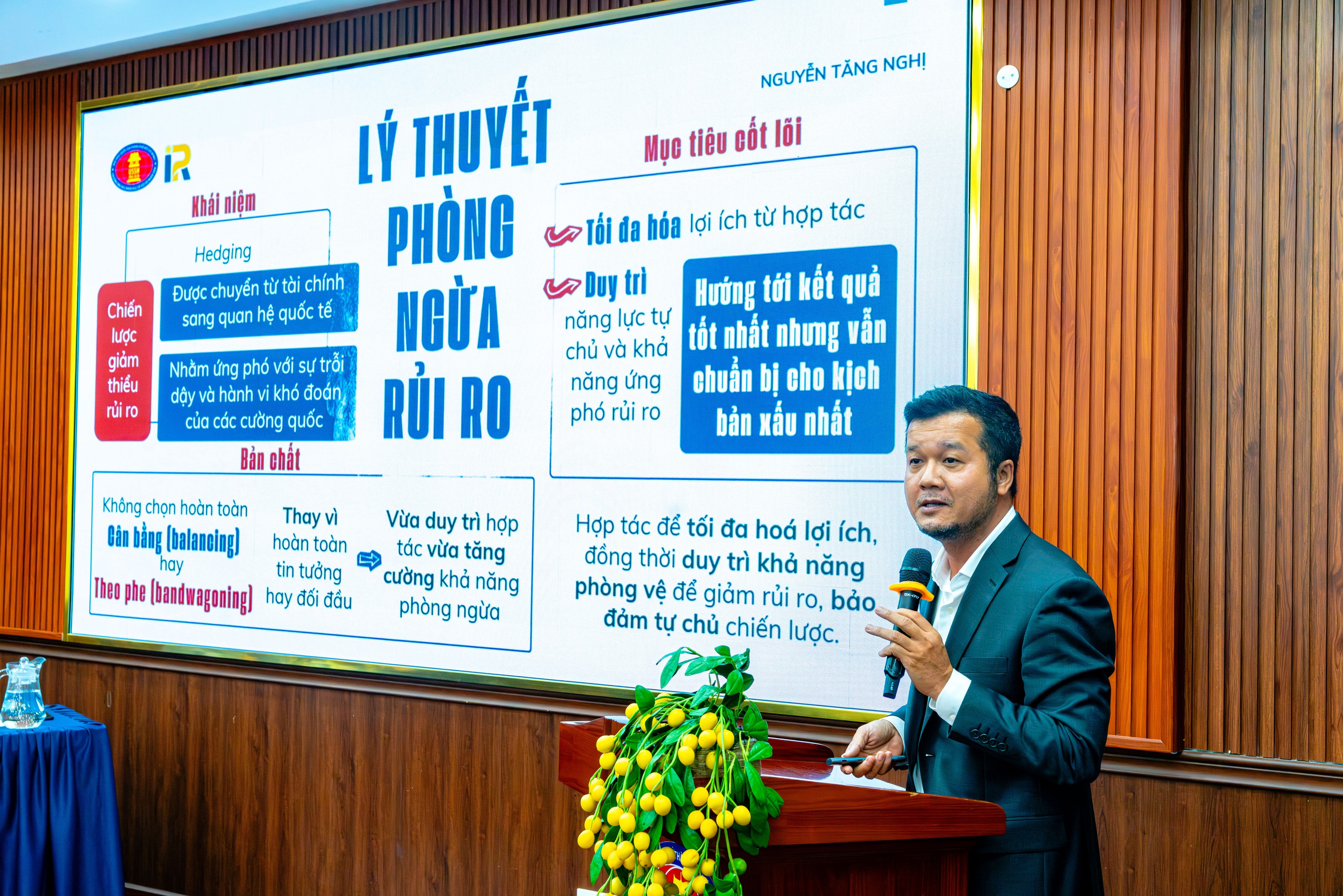 Giữa biến động khu vực, Việt Nam có thể là tác nhân chủ động - Ảnh 5. Giữa biến động khu vực, Việt Nam có thể là tác nhân chủ động - Ảnh 4.