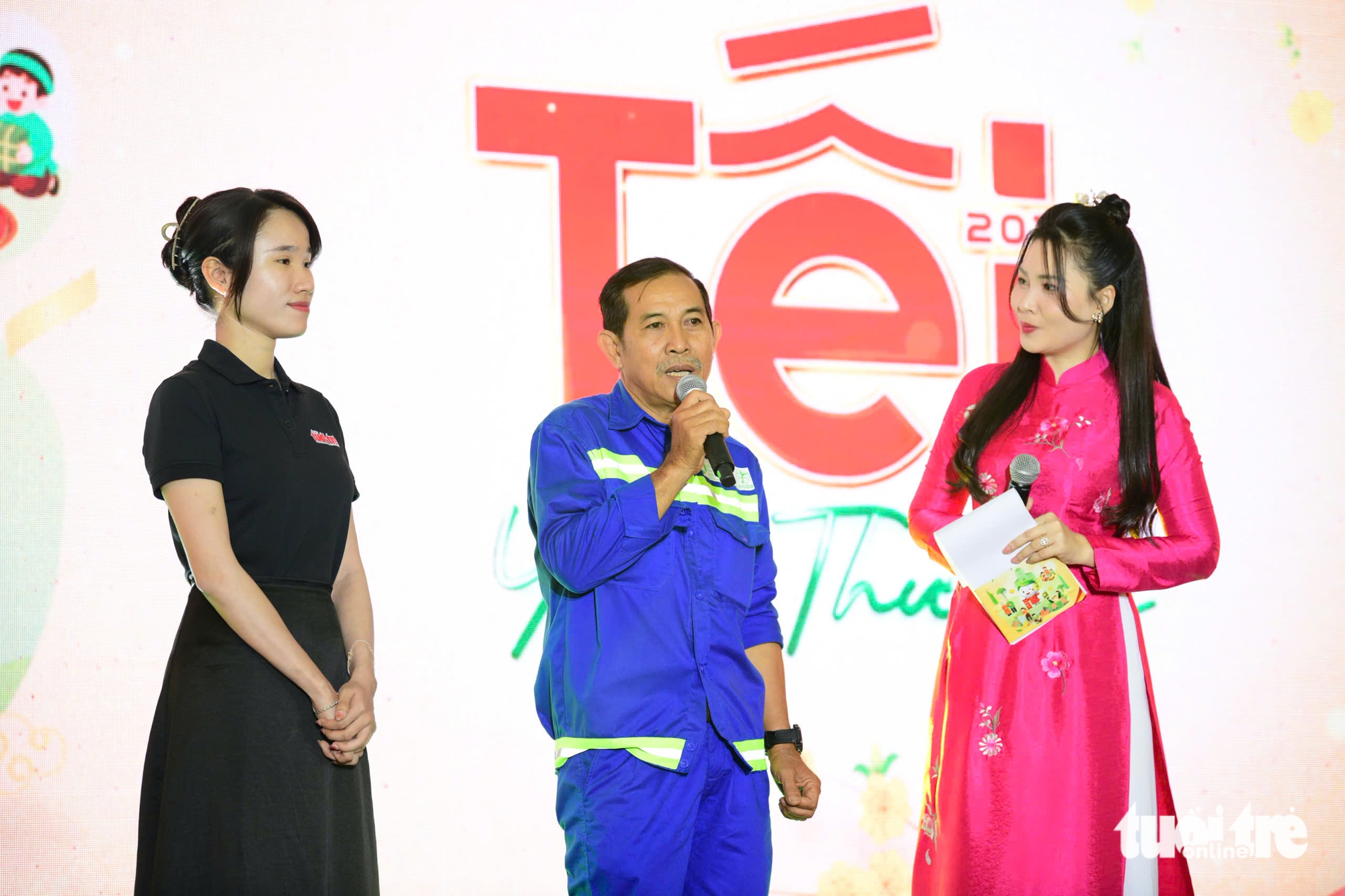 Ấm áp buổi cơm tất niên cùng người thu gom rác dân lập - Ảnh 6.