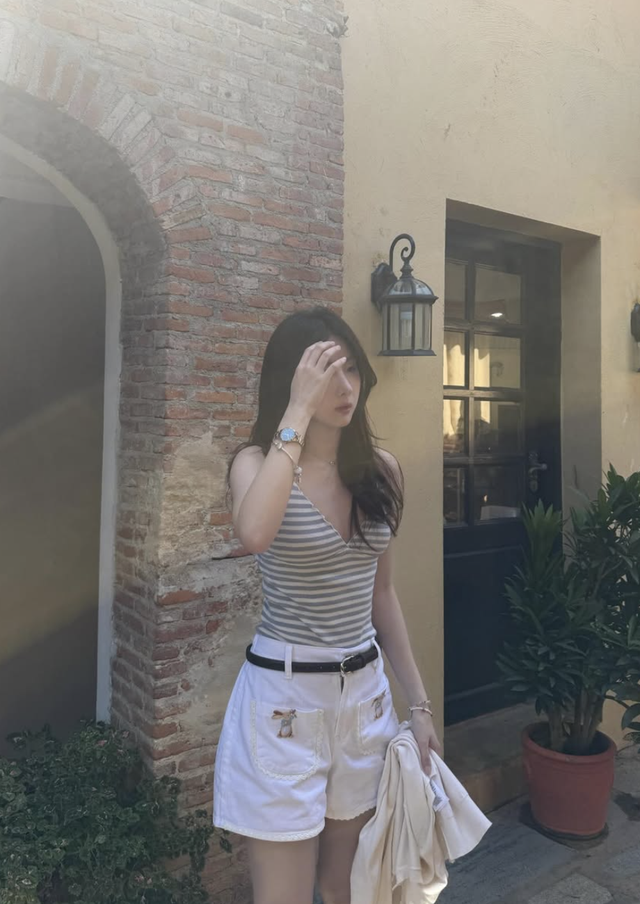 Quần shorts góp mặt trong tủ đồ của nàng yêu sự thoải mái- Ảnh 2.