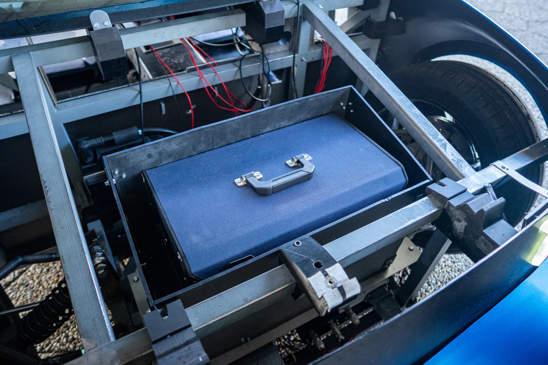 Xe điện ai cũng có thể tự sửa, chạy 220km/sạc - Ảnh 3.