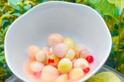 Hành muối nước mía ngon lạ miệng, ăn kèm bánh chưng chuẩn vị