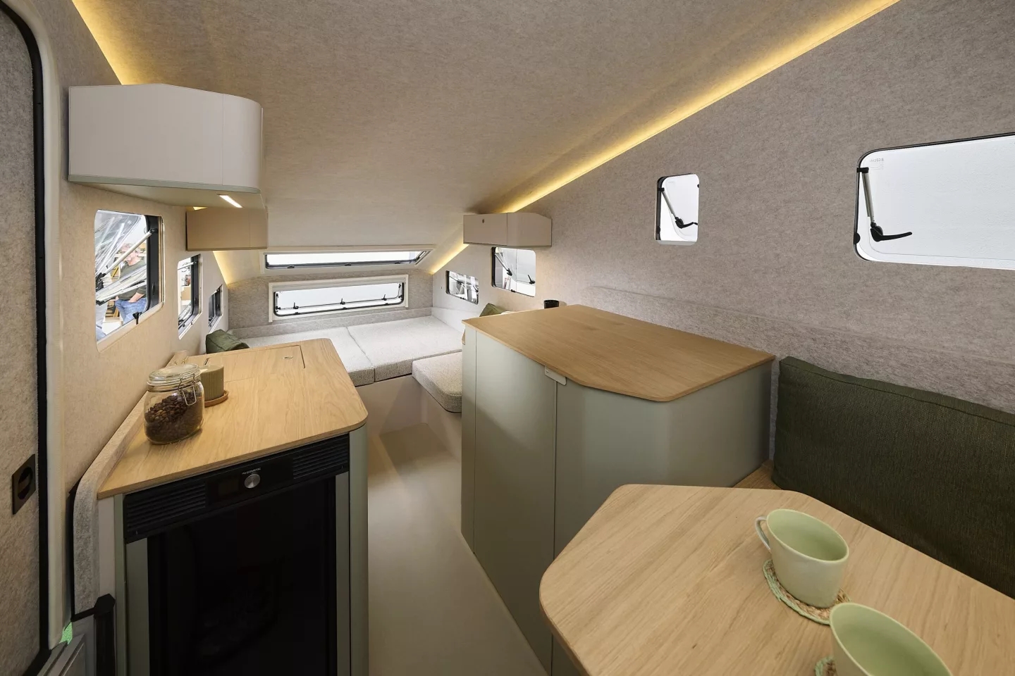 Nhà di động 'gấp gọn': Ghế, nhà tắm có thể 'thu nhỏ', xe điện kéo cũng không giảm nhiều tầm chạy - Ảnh 12.