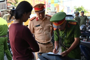 Tăng cường tuần tra, xử lý lấn chiếm vỉa hè tại phường Thuận Giao