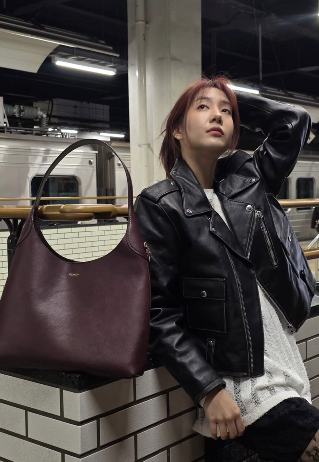 Áo khoác da mang theo tinh thần tự do trong từng bản phối- Ảnh 9. Áo khoác da mang theo tinh thần tự do trong từng bản phối- Ảnh 9.