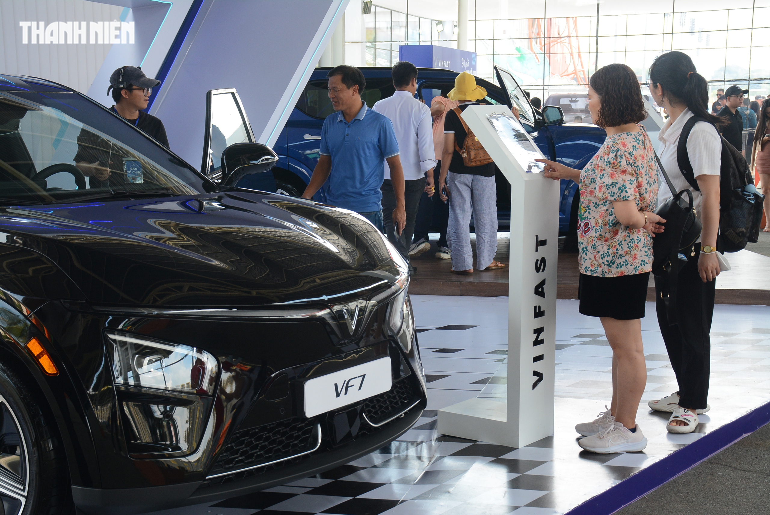 Các hãng xe rầm rộ giảm giá, tiêu thụ ô tô tại Việt Nam lập kỷ lục - Ảnh 2.