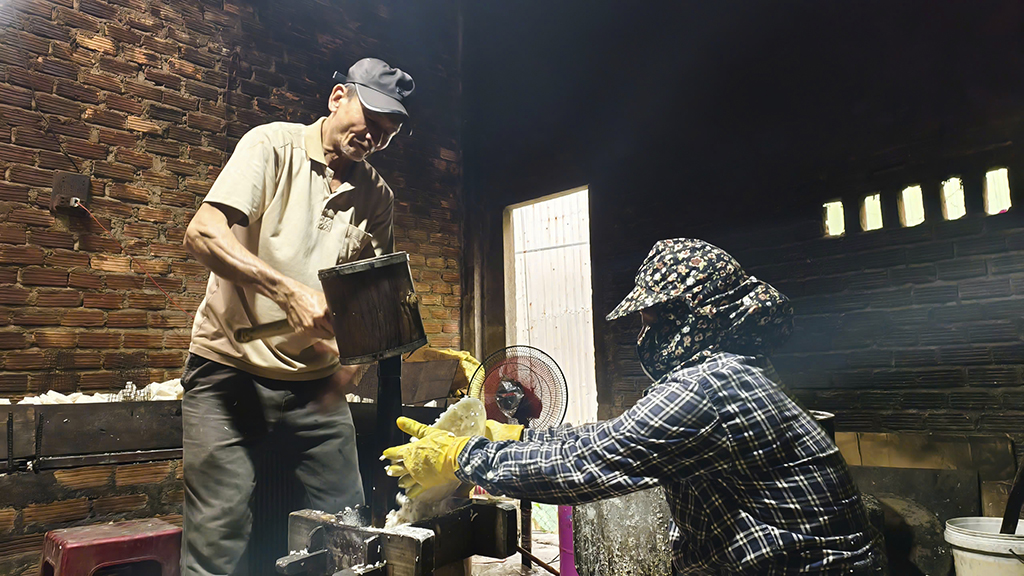 Giữ hương tết xưa: Làng bánh nổ giữ vị tết qua những nhịp búa- Ảnh 3.