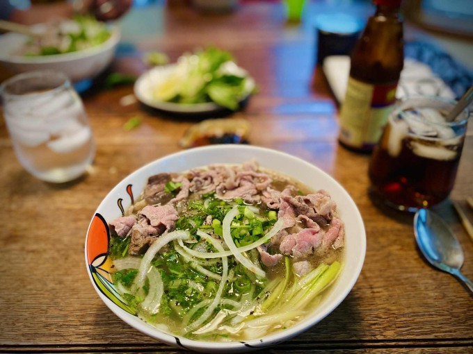 Vợ Việt nấu bánh xèo, phở bò khiến chồng con Mỹ mê tít 7 Vợ Việt nấu bánh xèo, phở bò khiến chồng con Mỹ mê tít - 6