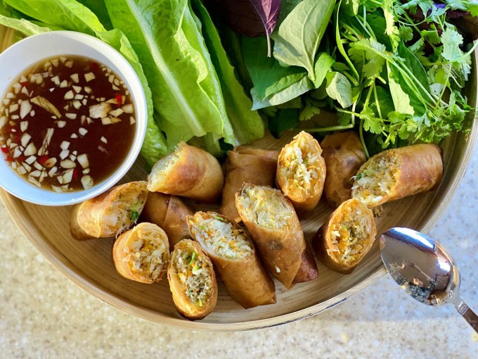 Vợ Việt nấu bánh xèo, phở bò khiến chồng con Mỹ mê tít 10 Vợ Việt nấu bánh xèo, phở bò khiến chồng con Mỹ mê tít - 9