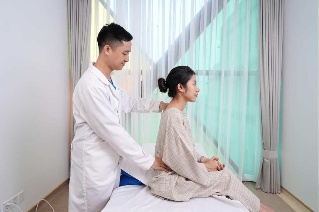 Trào lưu bẻ khớp răng rắc chữa đau lưng: Bác sĩ cảnh báo nguy cơ - 2