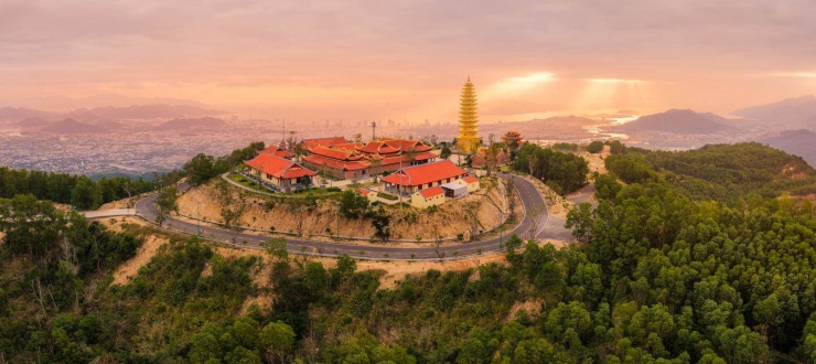 Cận cảnh ngôi chùa có bảo tháp dát vàng - Nơi doanh nhân Minh Hoàng và Á hậu Phương Nhi làm lễ Hằng thuận - 8