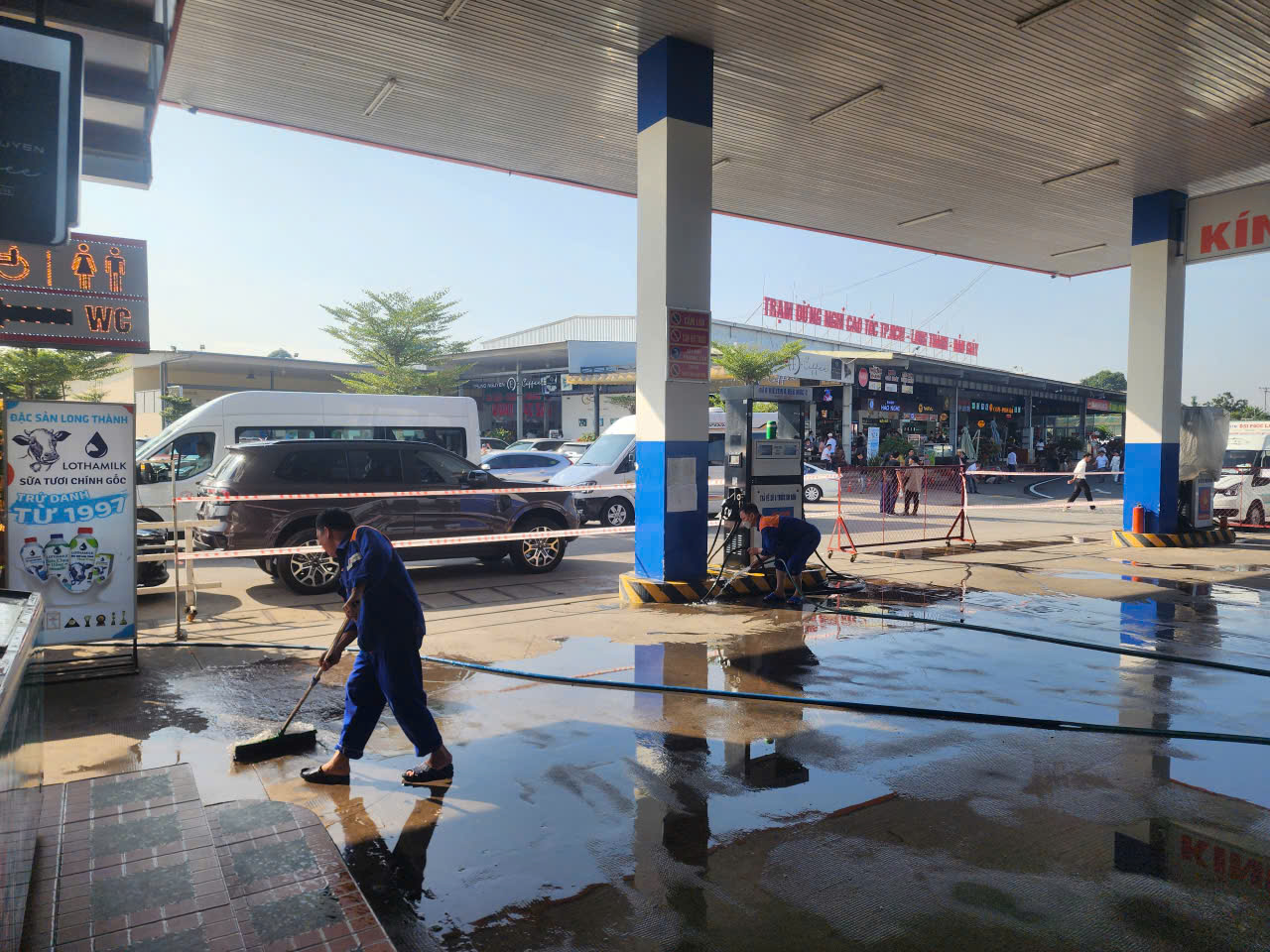 Châu Thành đã kéo rào, chăng dây, cao tốc TP.HCM - Phan Thiết 'hết xăng' - Ảnh 3.