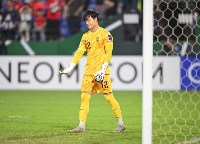 Thủ môn Hwang Jae-yun đoán sai hướng cả bảy lượt sút của Việt Nam ở loạt luân lưu. Ảnh: AFC