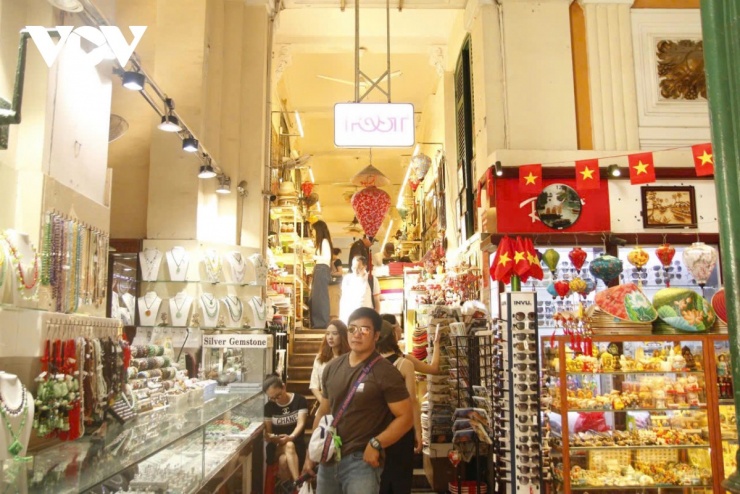 Nhộn nhịp những lá thư tay ở Bưu điện Trung tâm Sài Gòn dịp cận Tết 4 Trải qua hơn 130 năm, Bưu điện vẫn giữ được nét cổ kính với thiết kế ban đầu và trở thành điểm tham quan nổi tiếng của TP.HCM. Đến năm 2014, Bưu điện được tu sửa lớn nhất kể từ sau năm 1975, bao gồm sơn lại toàn bộ tòa nhà và sửa chữa những chỗ hư hỏng.