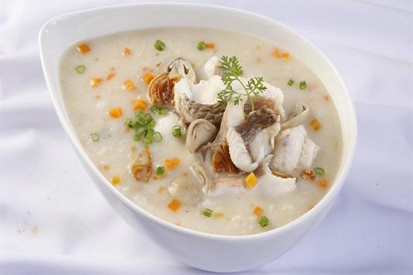 Cháo cá chép kích thích tiết sữa, bồi bổ cơ thể cho sản phụ.