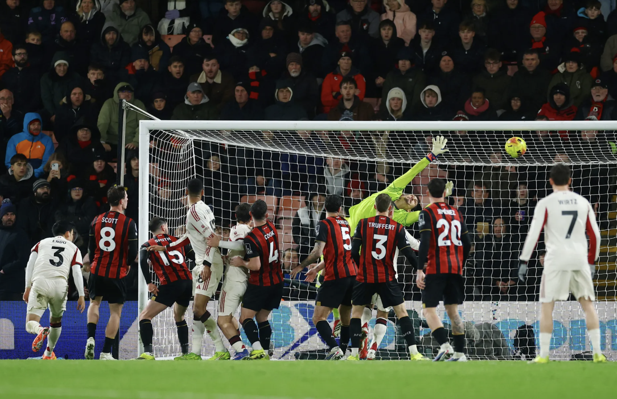 Bournemouth giáng đòn đau phút bù giờ, Liverpool lún sâu khủng hoảng - Ảnh 4.