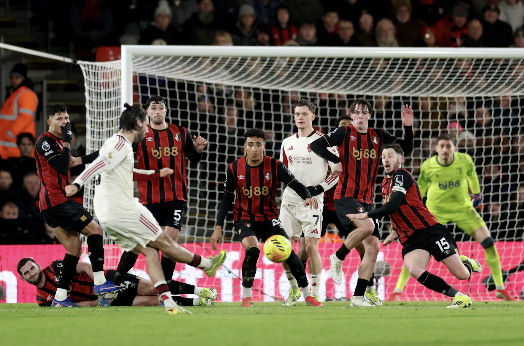 Bournemouth giáng đòn đau phút bù giờ, Liverpool lún sâu khủng hoảng - Ảnh 5.