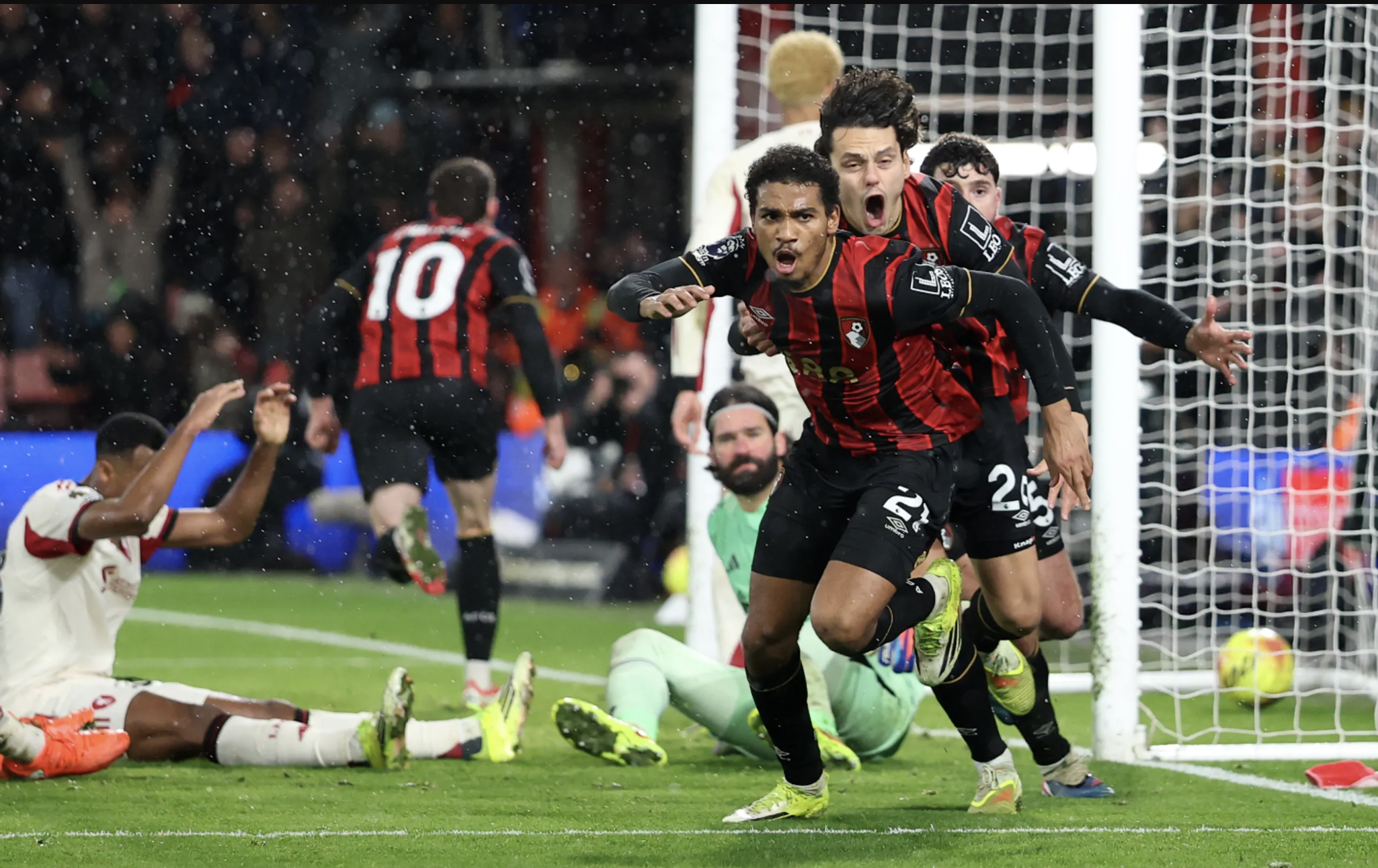 Bournemouth giáng đòn đau phút bù giờ, Liverpool lún sâu khủng hoảng - Ảnh 6.