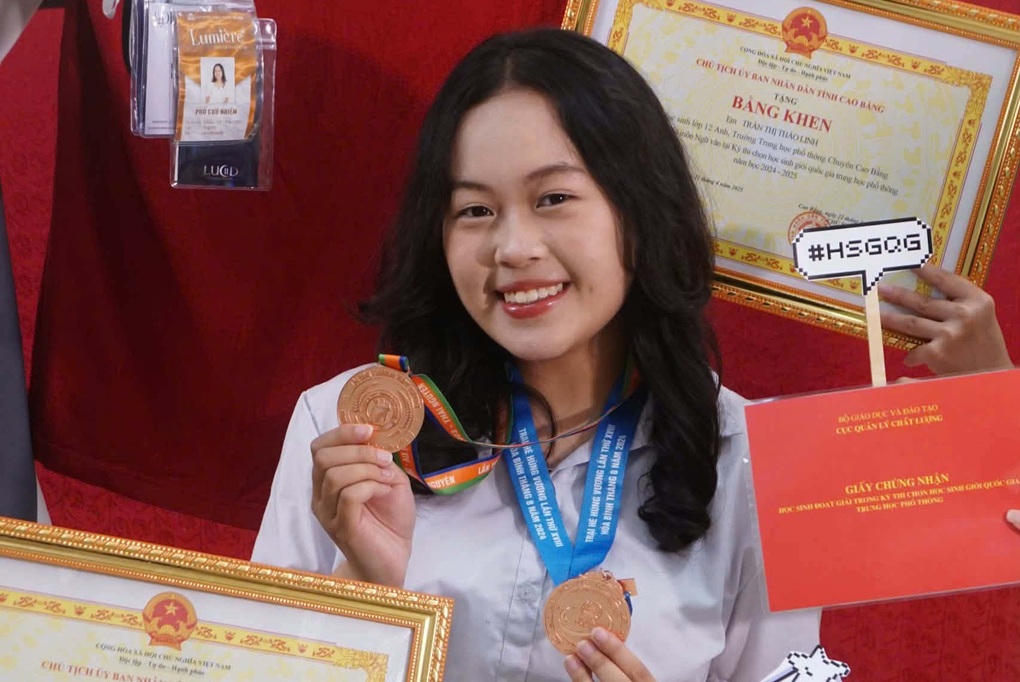 Nữ sinh chuyên Anh Cao Bằng rẽ hướng thi Văn và giành suất tuyển thẳng - 2