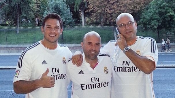 Jose Irizarry (giữa) khai đã dùng tiền của cơ quan để đi ăn chơi hưởng thụ và xem bóng đá ở Tây Ban Nha. Ảnh: Proceso