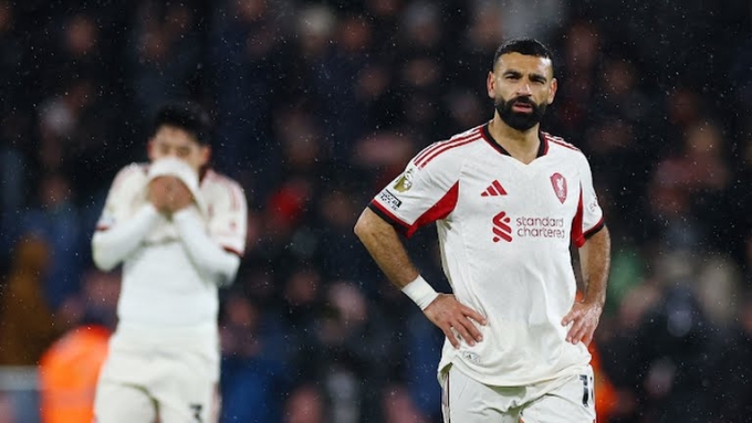 Mohamed Salah và các đồng đội tỏ rõ vẻ thất vọng trong trận thua Bournemouth. Ảnh: Reuters