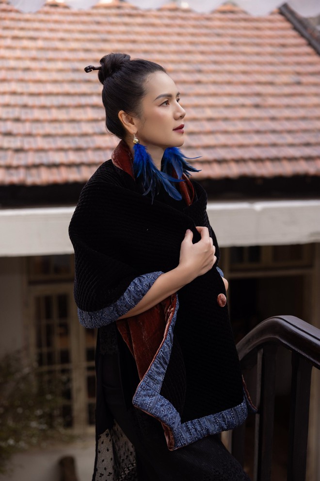 Nhung trở lại mùa tết: mặc sao cho sang mà không 'già'?- Ảnh 5. Nhung trở lại mùa tết: mặc sao cho sang mà không 'già'?- Ảnh 5.