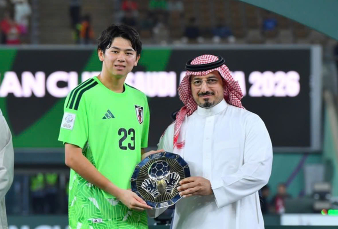 Rui Araki nhận giải Thủ môn xuất sắc U23 châu Á 2026. Ảnh: AFC