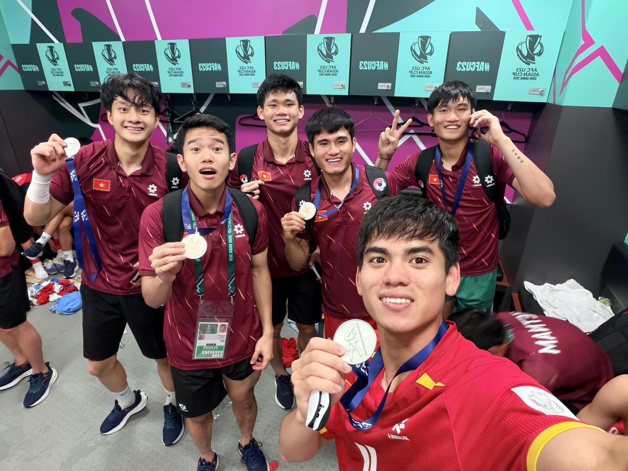 Vì sao HLV Kim Sang-sik không được nhận HCV SEA Games nhưng lại được trao HCĐ U.23 châu Á?- Ảnh 4. Vì sao HLV Kim Sang-sik không được nhận HCV SEA Games nhưng lại được trao HCĐ U.23 châu Á?- Ảnh 4.
