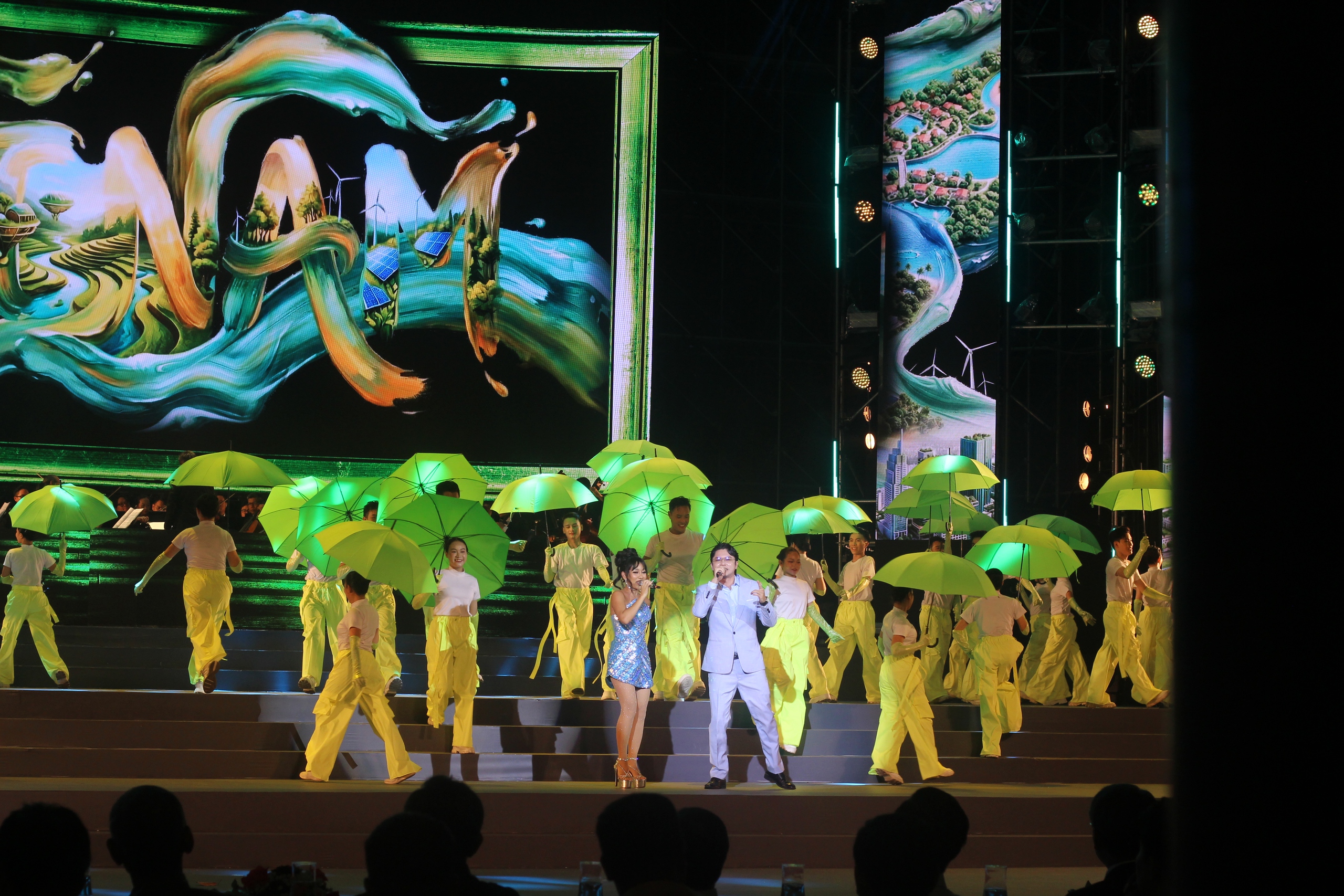 Đêm thành phố lung linh cùng 'Ánh sáng niềm tin và khát vọng'- Ảnh 6.