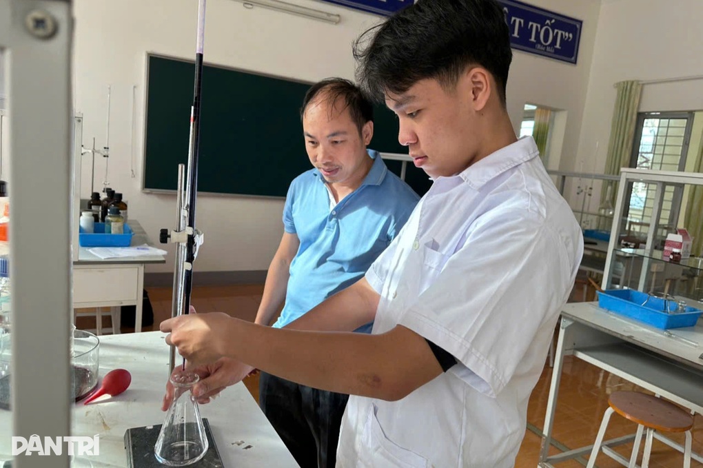 Cậu học trò cú đêm bền bỉ duy trì thành tích học sinh giỏi quốc gia - 3