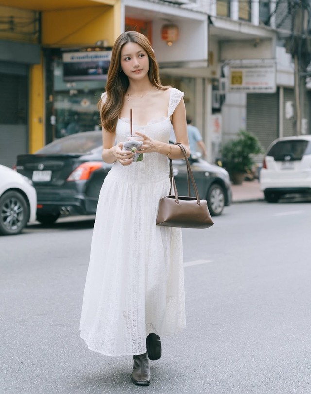 Váy dài và túi xách: bộ đôi nâng tầm vẻ thanh lịch- Ảnh 5. Váy dài và túi xách: bộ đôi nâng tầm vẻ thanh lịch- Ảnh 5.