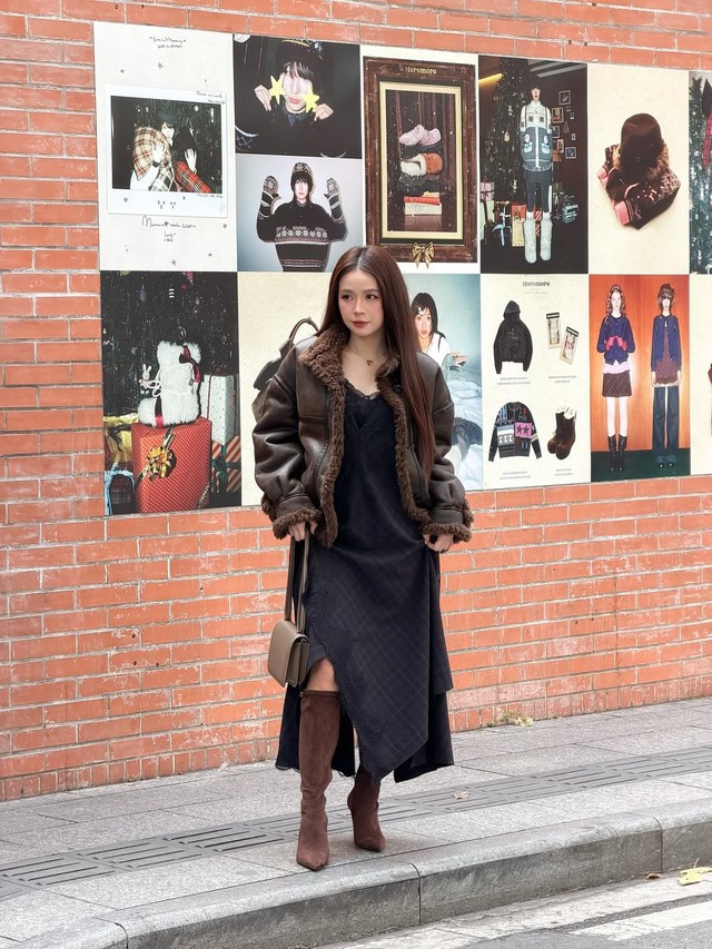 Váy dài và túi xách: bộ đôi nâng tầm vẻ thanh lịch- Ảnh 7. Váy dài và túi xách: bộ đôi nâng tầm vẻ thanh lịch- Ảnh 7.