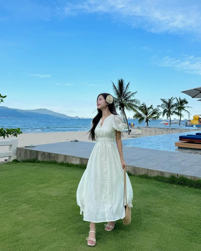 Váy dài và túi xách: bộ đôi nâng tầm vẻ thanh lịch- Ảnh 8. Váy dài và túi xách: bộ đôi nâng tầm vẻ thanh lịch- Ảnh 8.