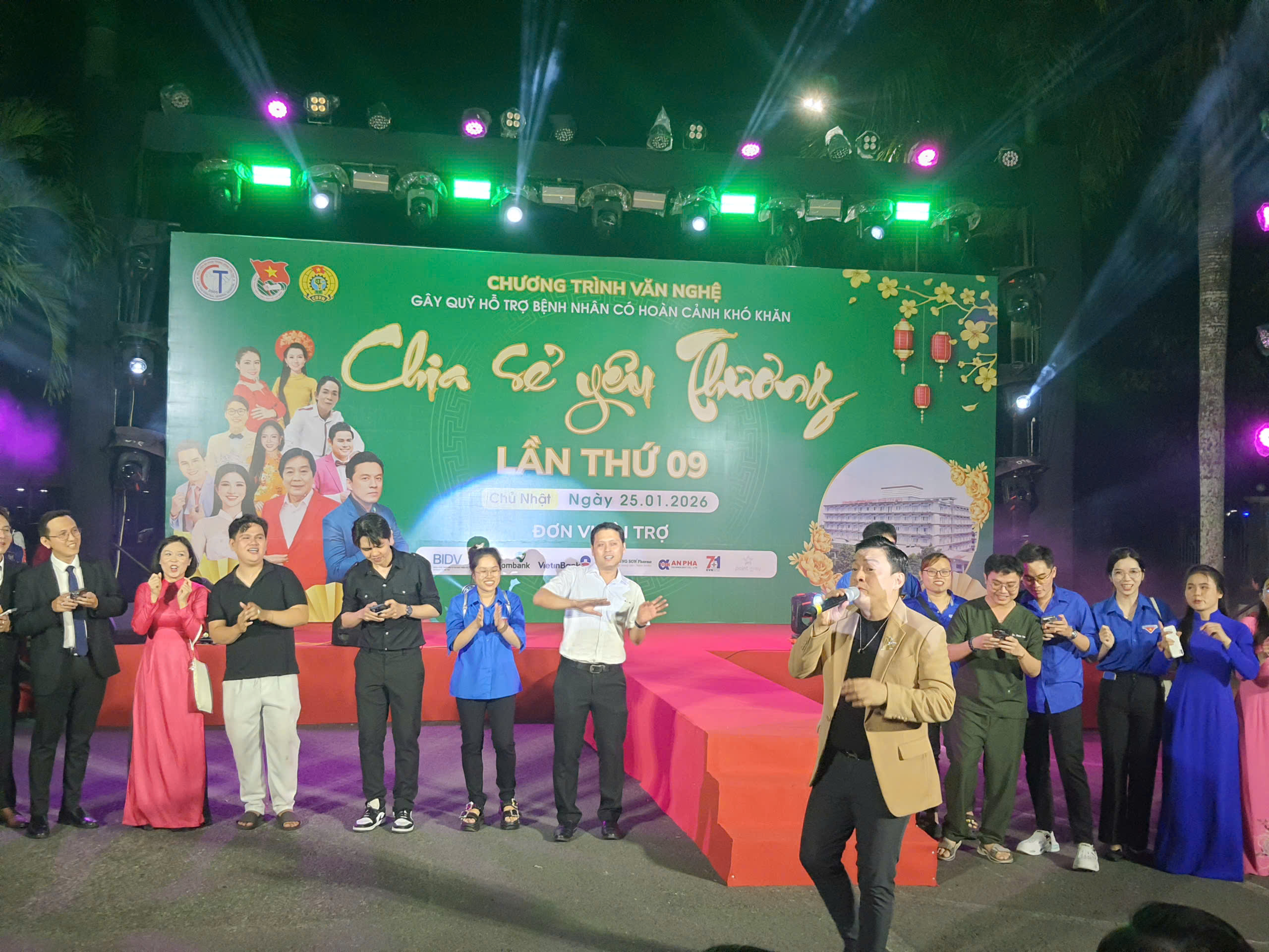 Chương trình "Chia sẻ yêu thương" nhận được 2,4 tỉ đồng hỗ trợ bệnh nhân khó khăn - Ảnh 3.