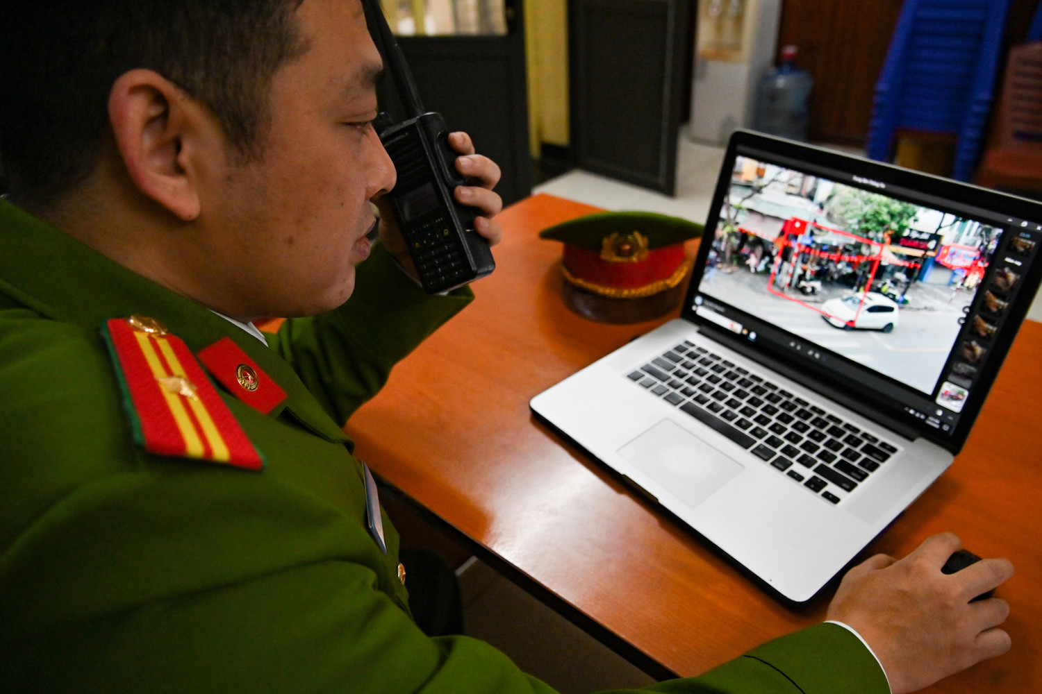 CẬN CẢNH quy trình phạt nguội vi phạm trật tự đô thị của Công an Hà Nội, 