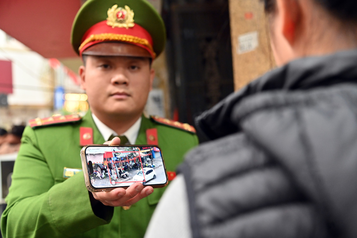 CẬN CẢNH quy trình phạt nguội vi phạm trật tự đô thị của Công an Hà Nội, 