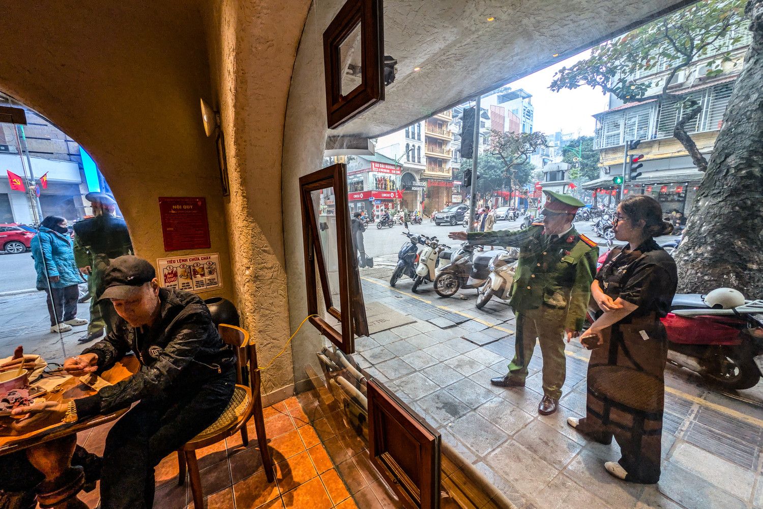 CẬN CẢNH quy trình phạt nguội vi phạm trật tự đô thị của Công an Hà Nội, 