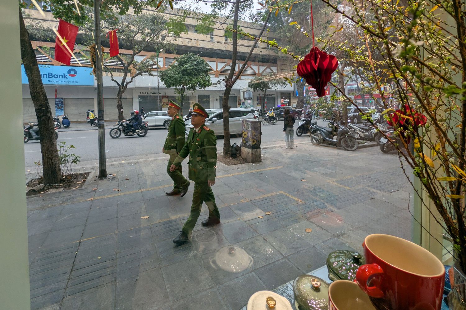 CẬN CẢNH quy trình phạt nguội vi phạm trật tự đô thị của Công an Hà Nội, 