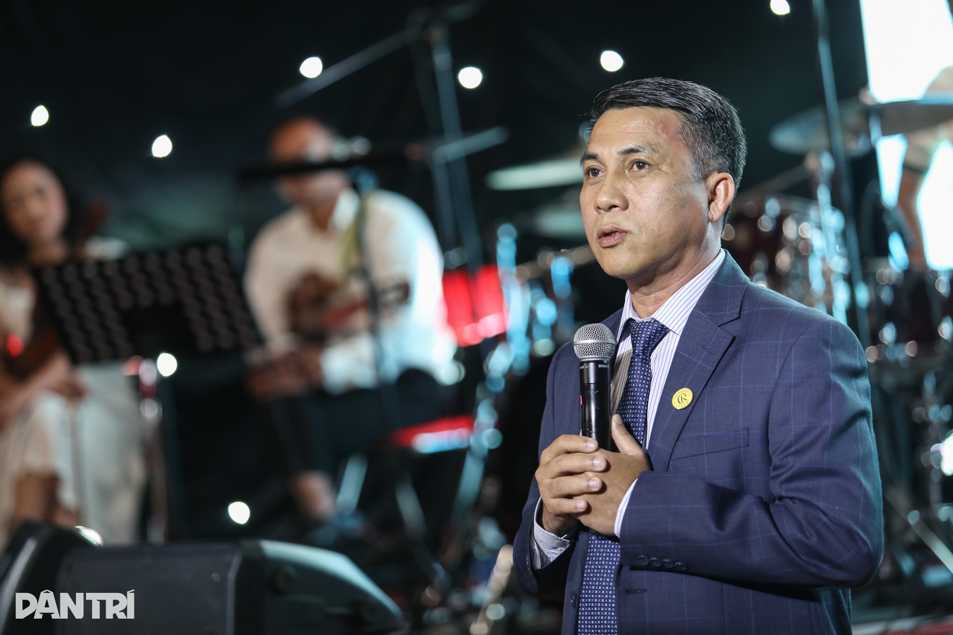 Gác áo blouse, bác sĩ Chợ Rẫy hát gây quỹ giúp bệnh nhân đón Tết - 3